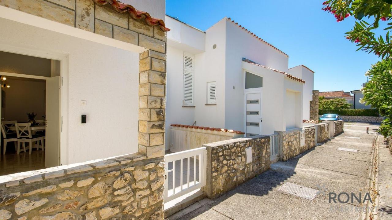 Rona Apartment Flower 1 And Flower 2 Novalja Exterior photo